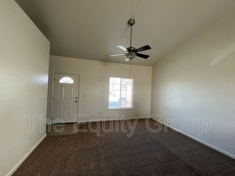 2922 S Sallee Ct - Photo 2 of 9