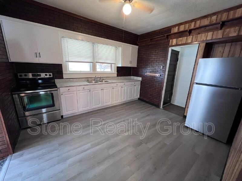 715 S 16th St - Photo 2 of 10