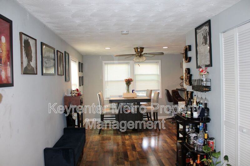 1806 Palmer Park Rd - Photo 4 of 33