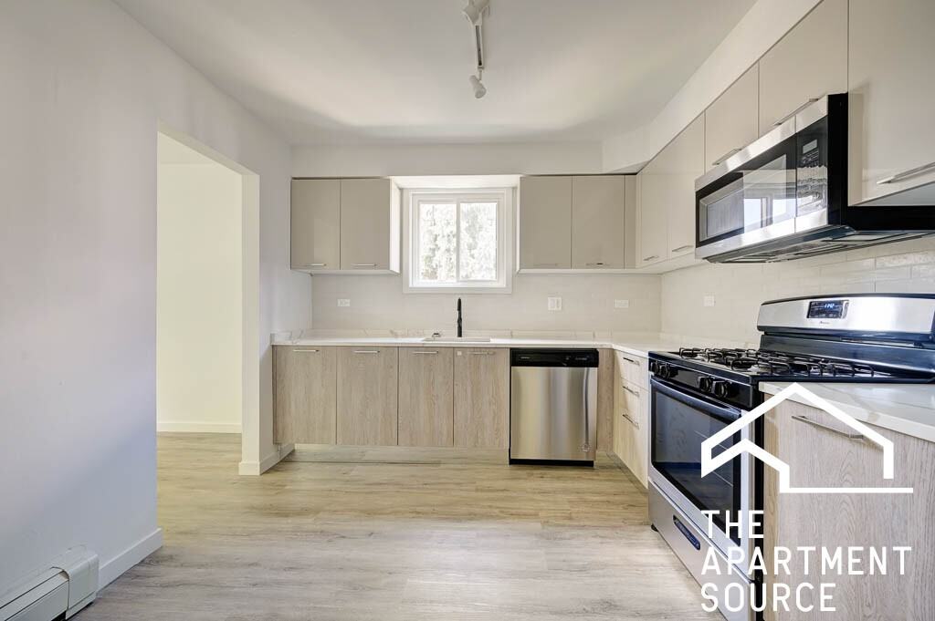 7621 N Sheridan Rd #2J - Photo 2 of 26