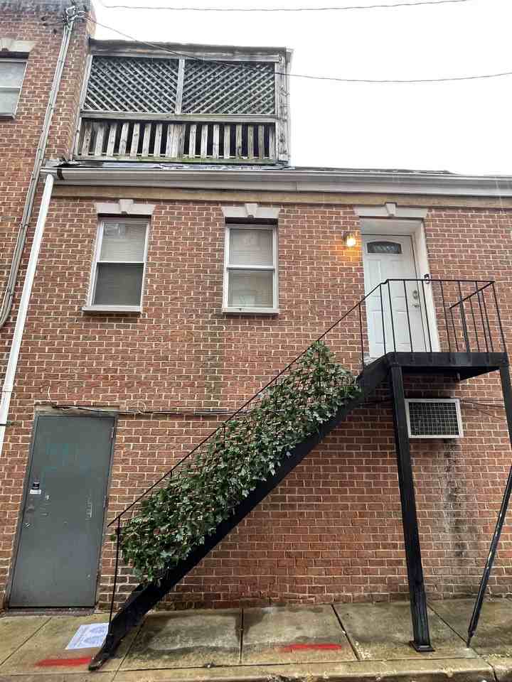 1818 E Pratt St - Photo 2 of 35