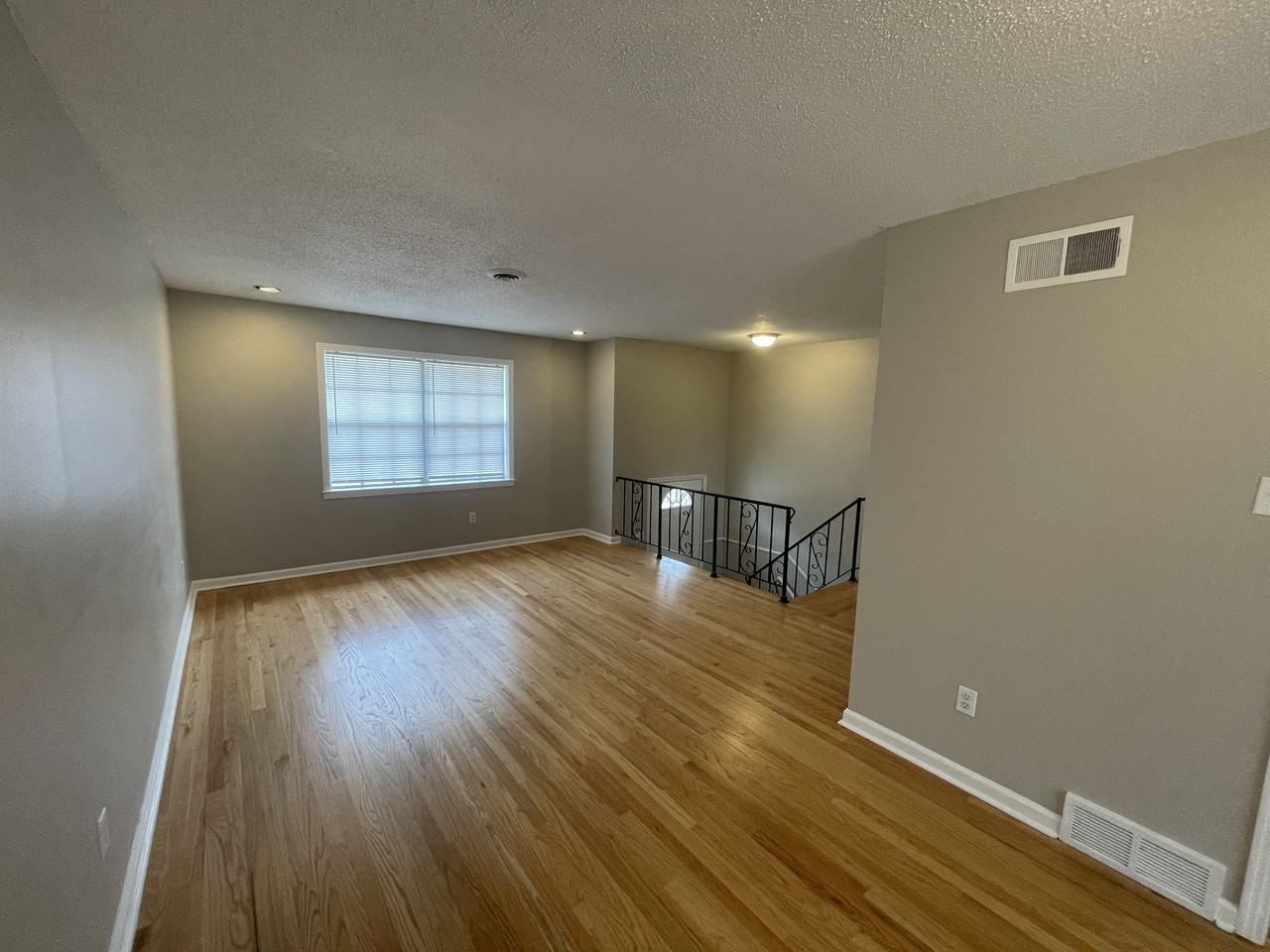 2731 Mercury St - Photo 2 of 16