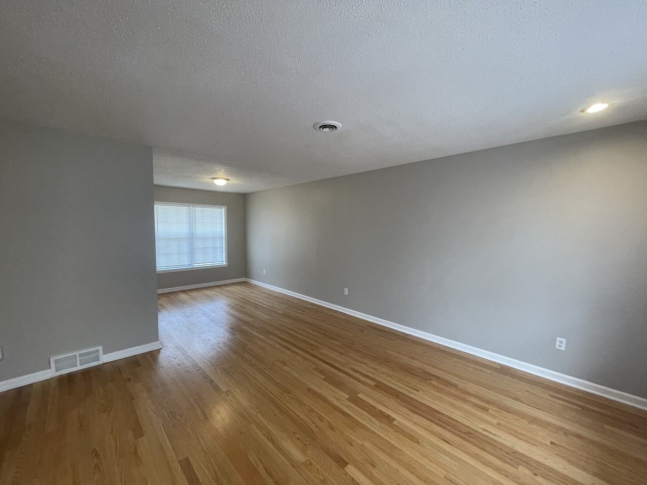 2731 Mercury St - Photo 3 of 16