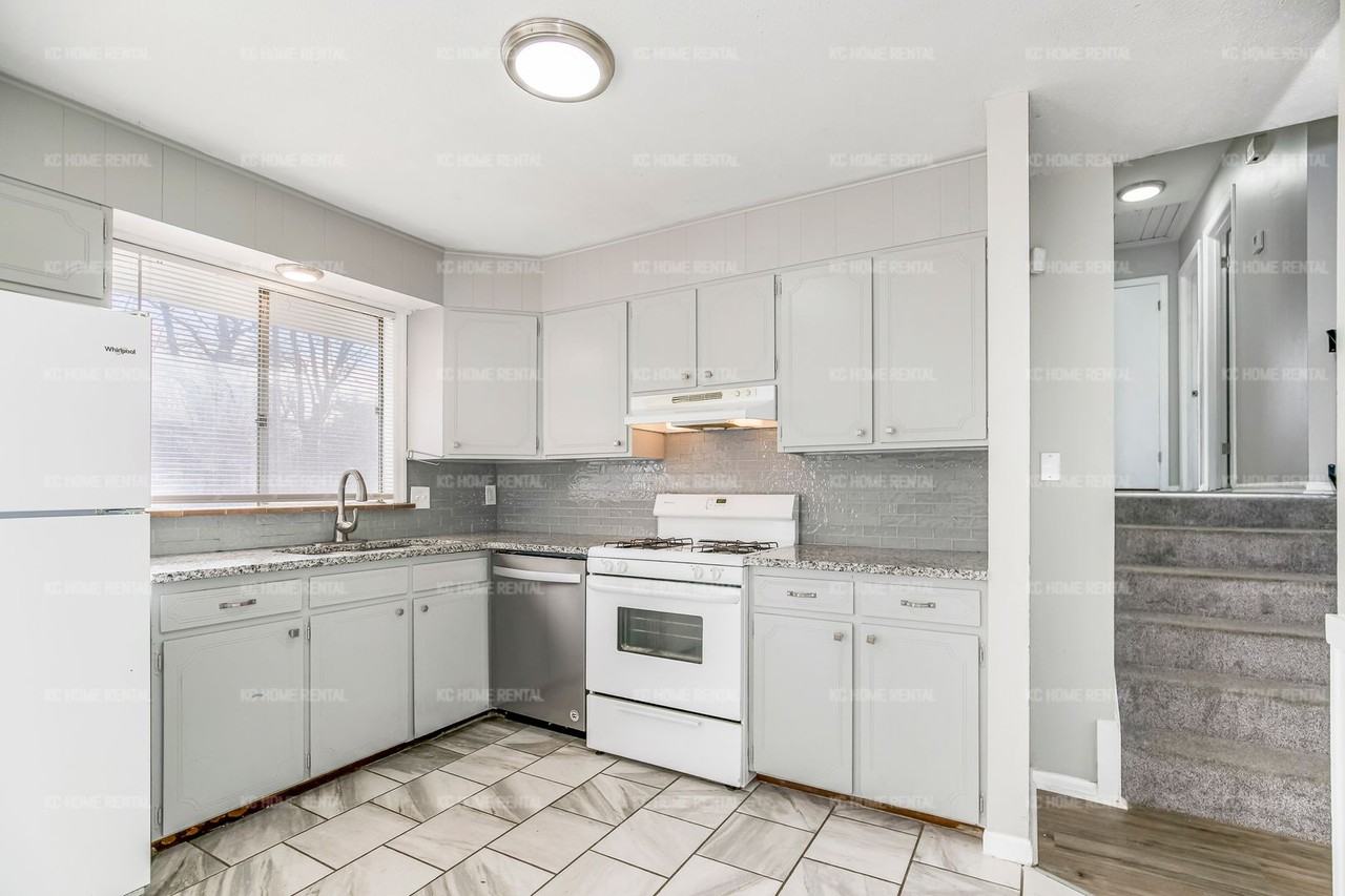 11715 Delmar Dr - Photo 2 of 30