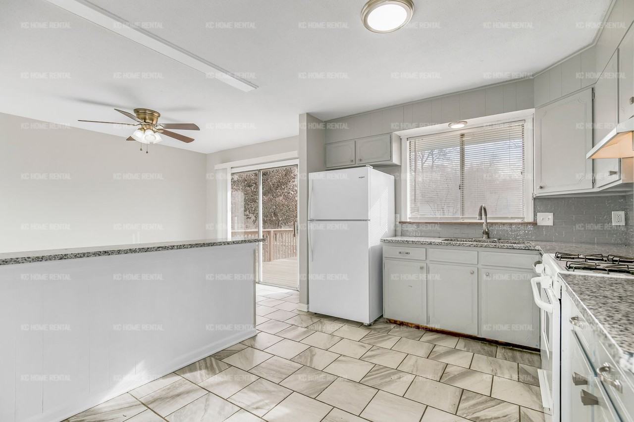 11715 Delmar Dr - Photo 3 of 30