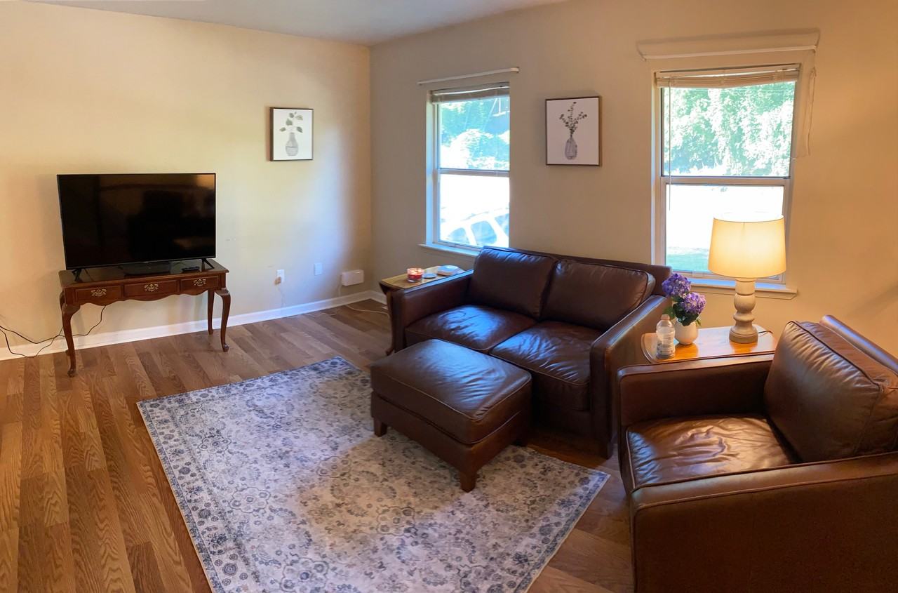 2621 Beverly Boulevard Southwest - Photo 2 of 10
