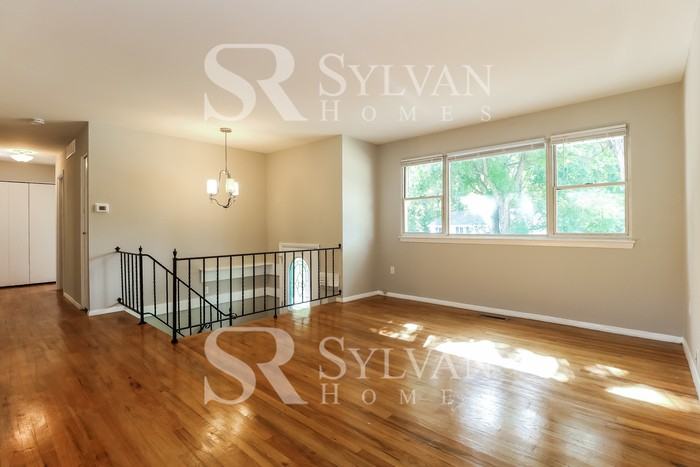 7039 Cresthaven Dr - Photo 3 of 16
