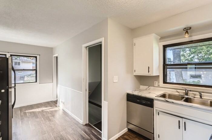 1233 Hall Ave - Photo 3 of 18