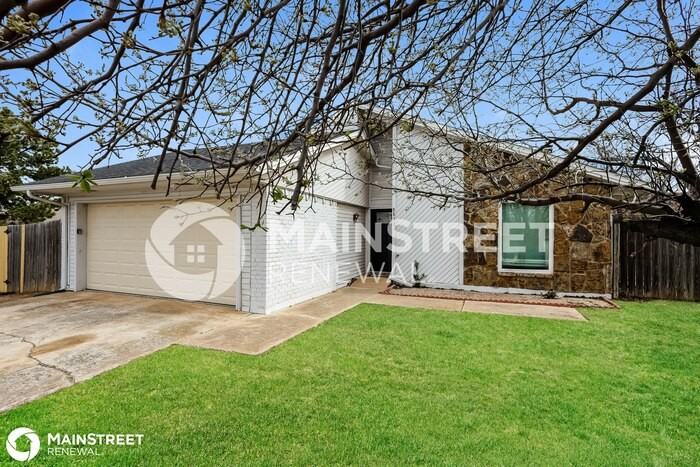 8832 Parkridge Dr - Photo 3 of 16