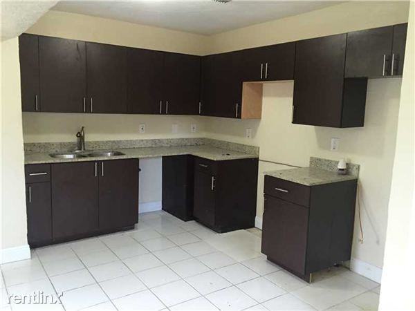 441 Sheridan St - Photo 2 of 2