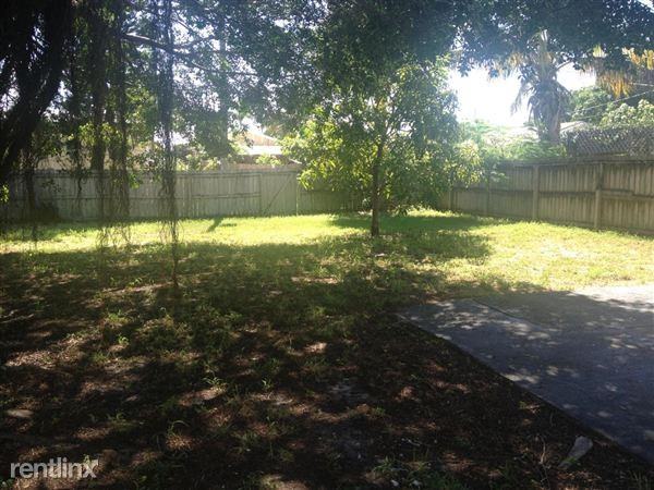 516 N E St #2 - Photo 2 of 5