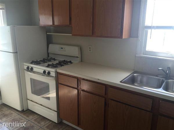 516 N E St #2 - Photo 3 of 5