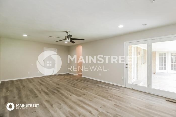 2509 Nw 119th St - Photo 3 of 16