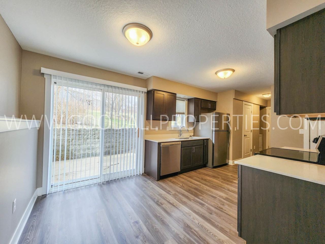 411 S Hazel St - Photo 3 of 22