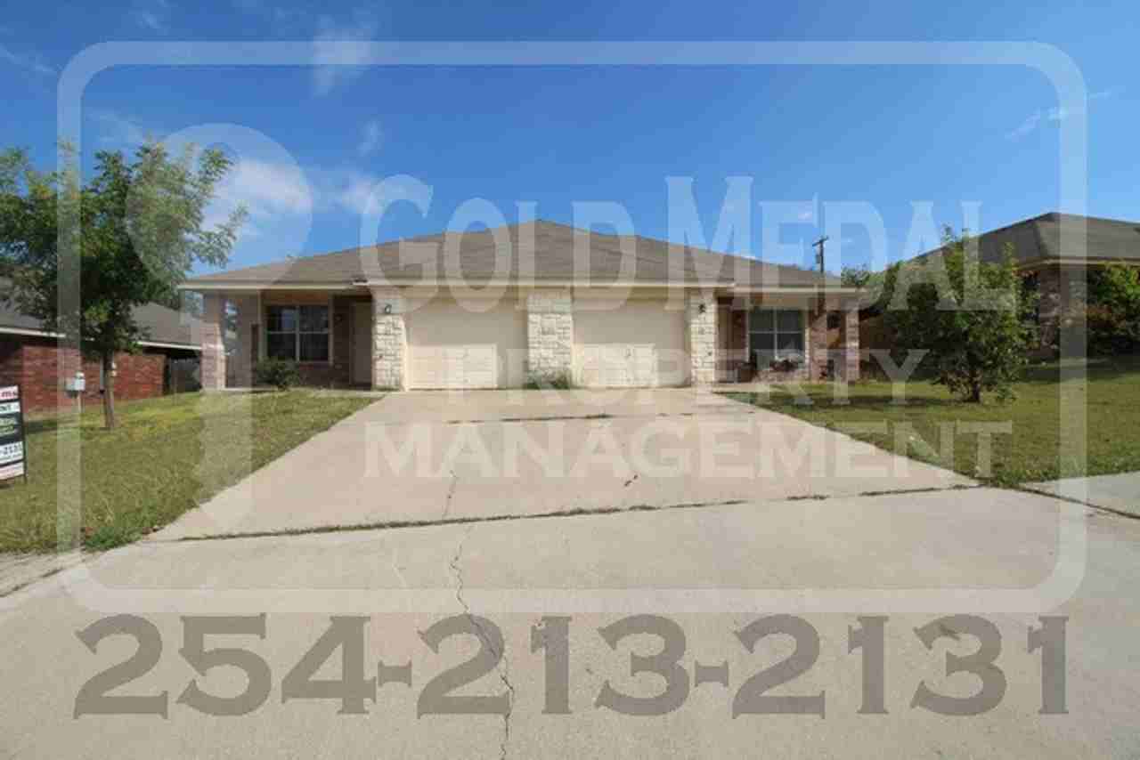 1401 Cinch Dr - Photo 2 of 32