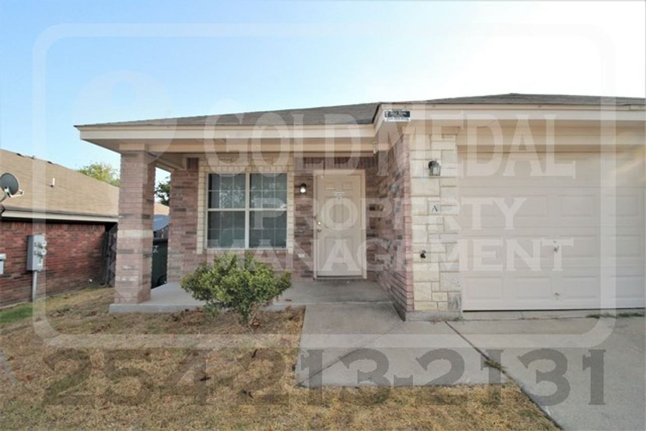 1401 Cinch Dr - Photo 3 of 32