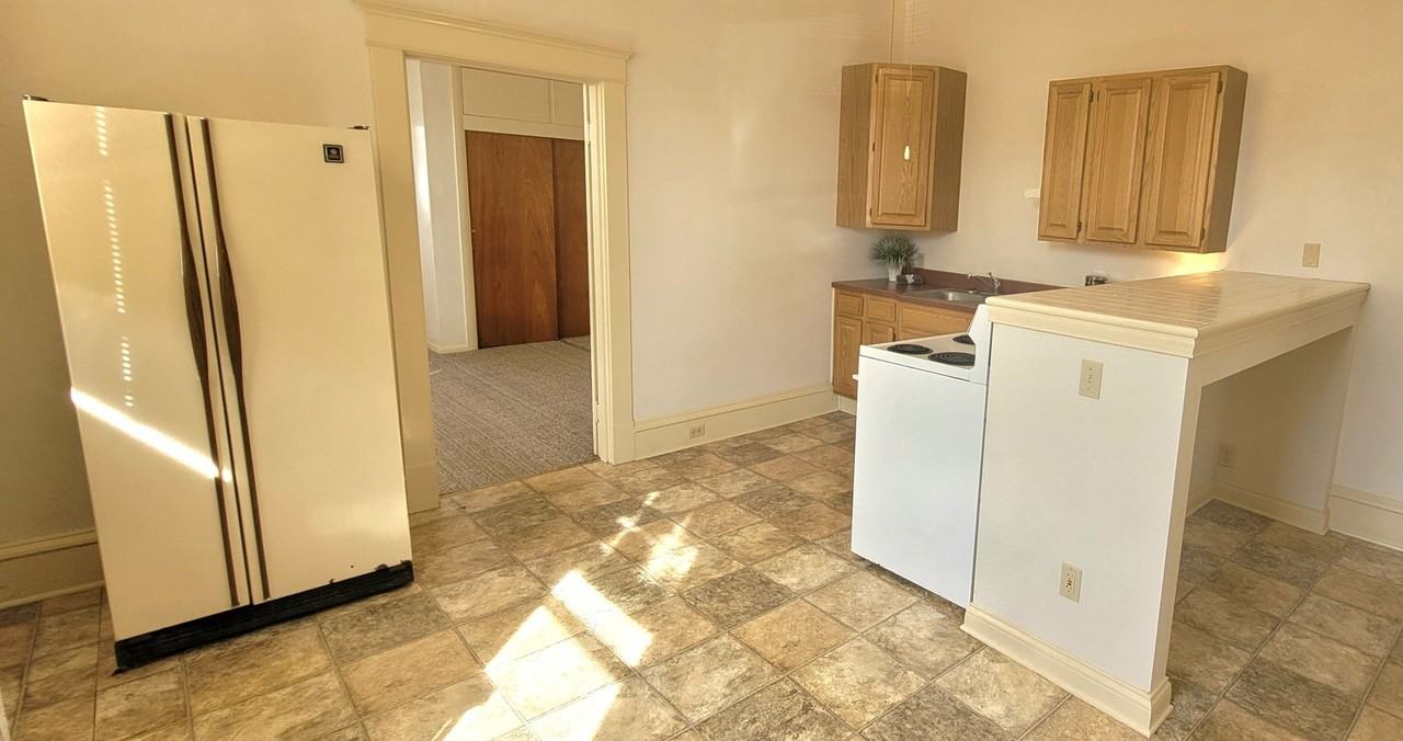 25-27 West Main - Photo 3 of 12