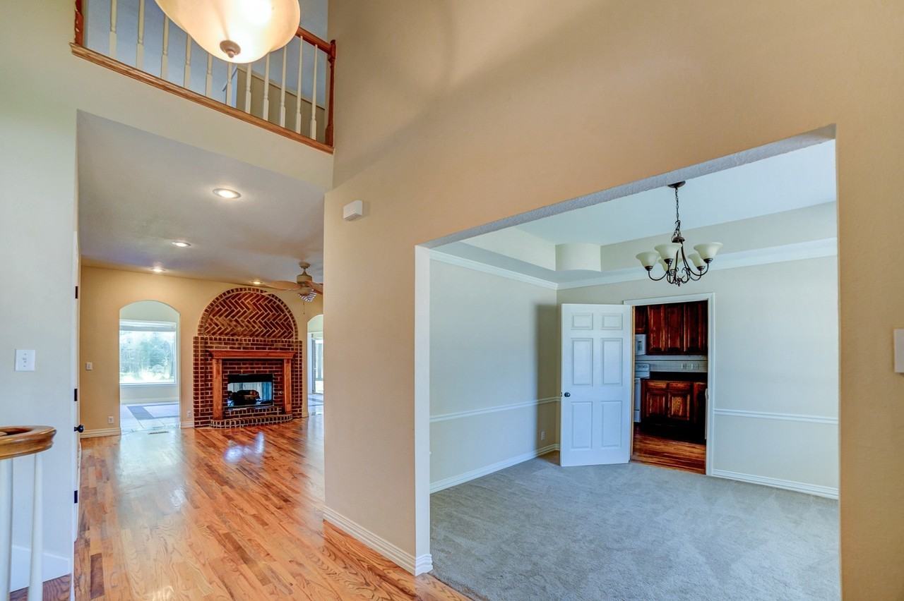 10119 S College Pl - Photo 4 of 37