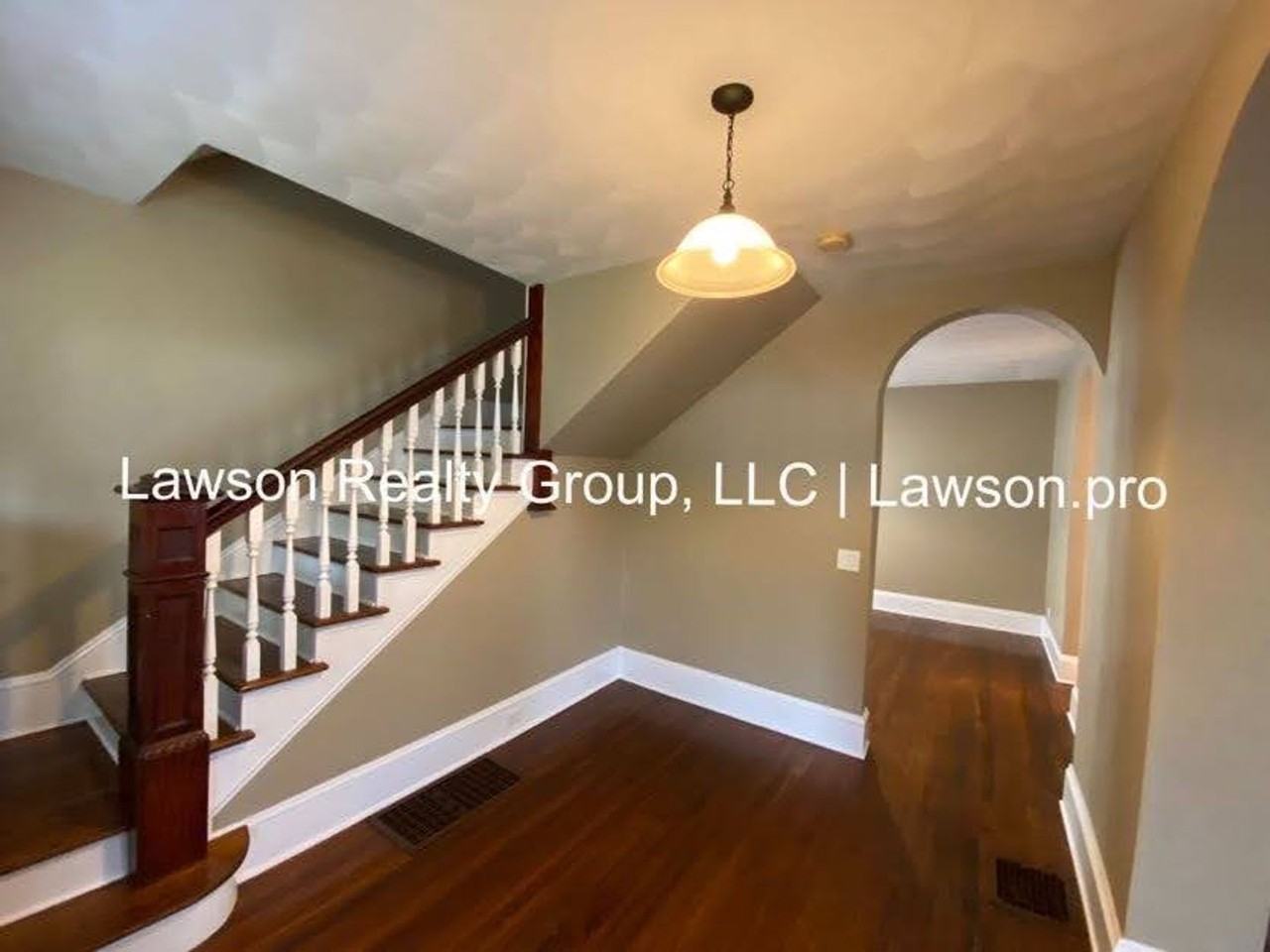 910 6th St Se - Photo 2 of 34