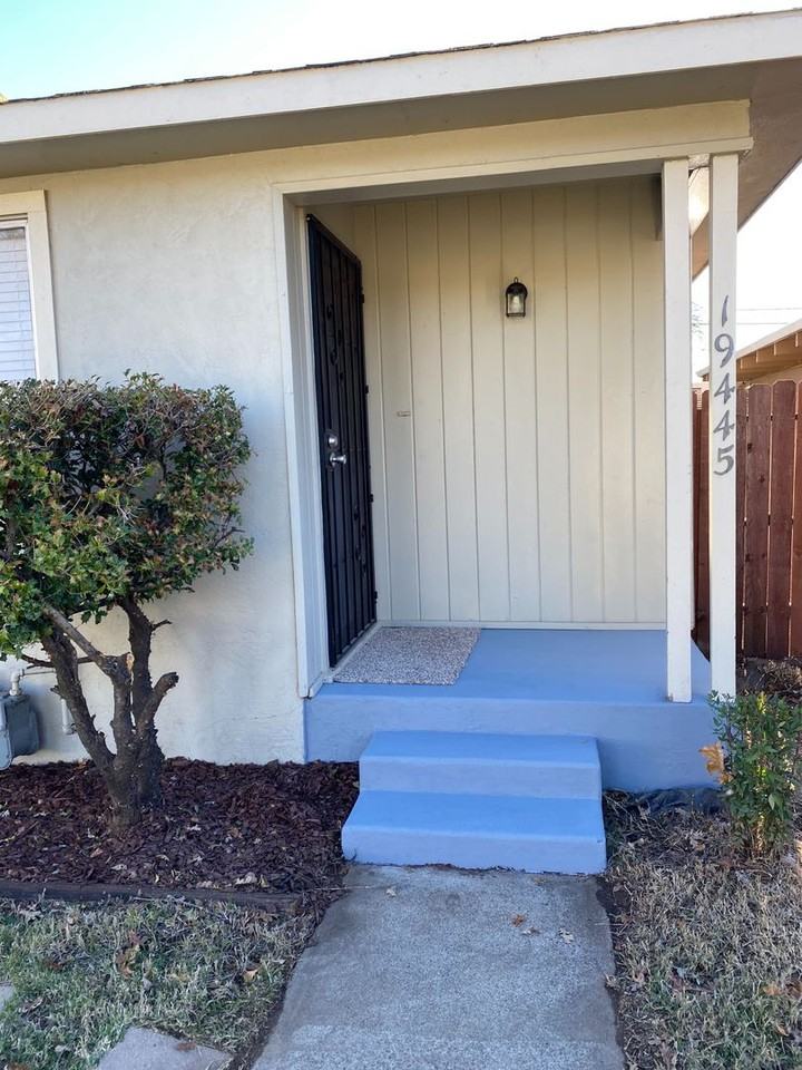 19445 Lucille St - Photo 3 of 18