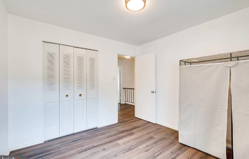 5488 Safe Harbor Court - Photo 2 of 3