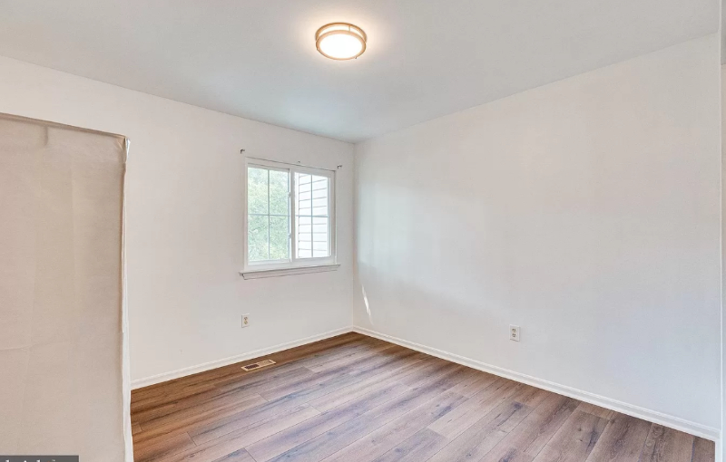 5488 Safe Harbor Court - Photo 3 of 3