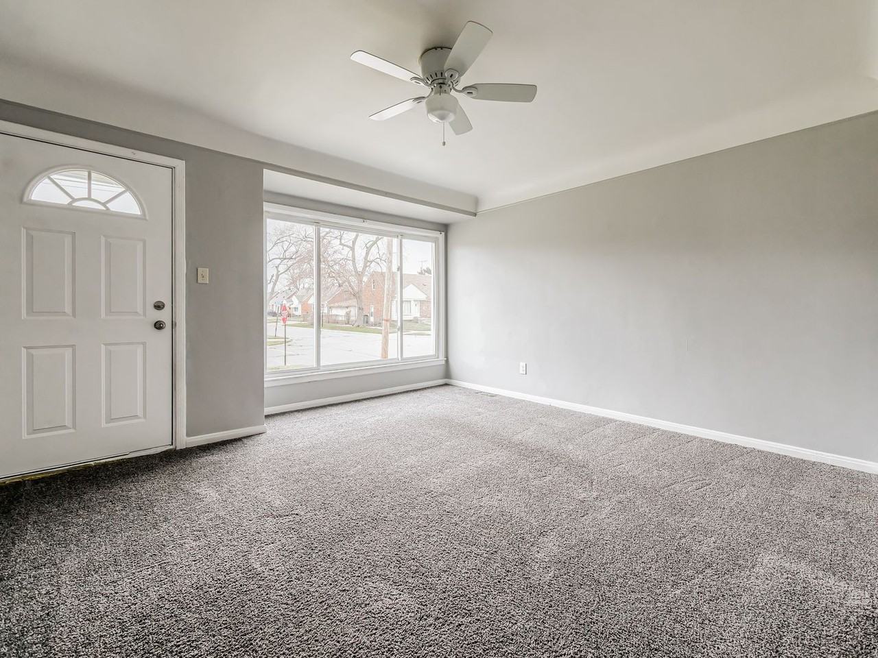 2457 Elliott Ave - Photo 2 of 16