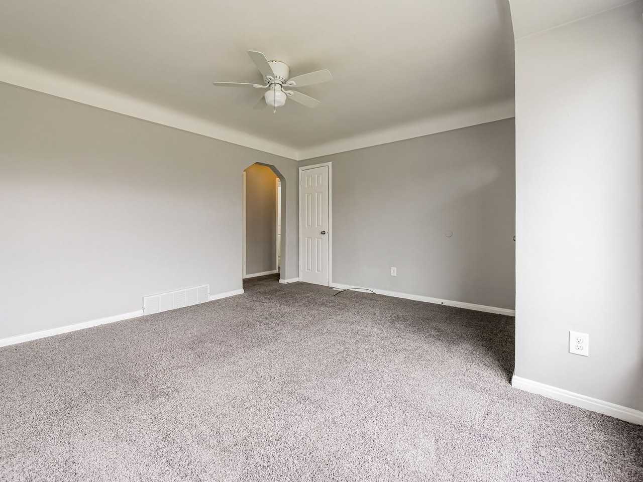 2457 Elliott Ave - Photo 3 of 16