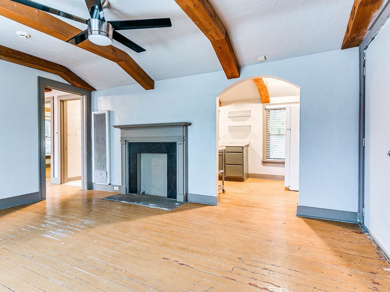 127 Nw 30th St - Photo 5 of 43