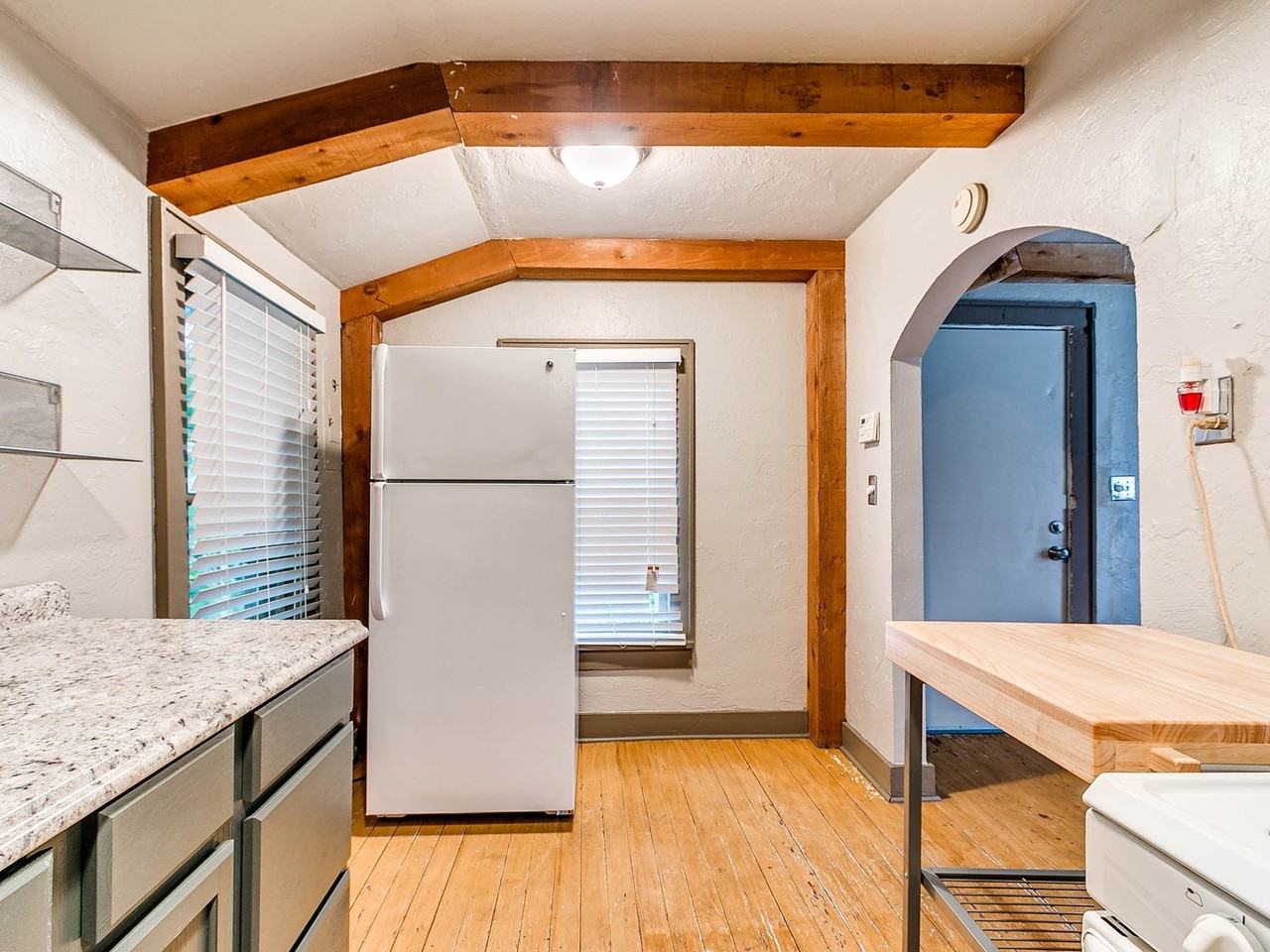 127 Nw 30th St - Photo 6 of 43