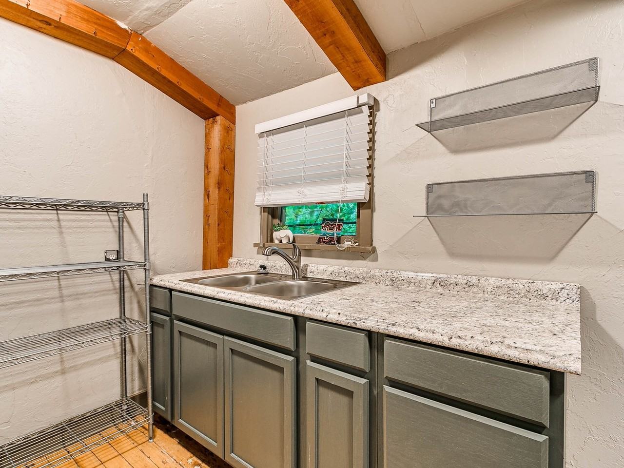 127 Nw 30th St - Photo 7 of 43