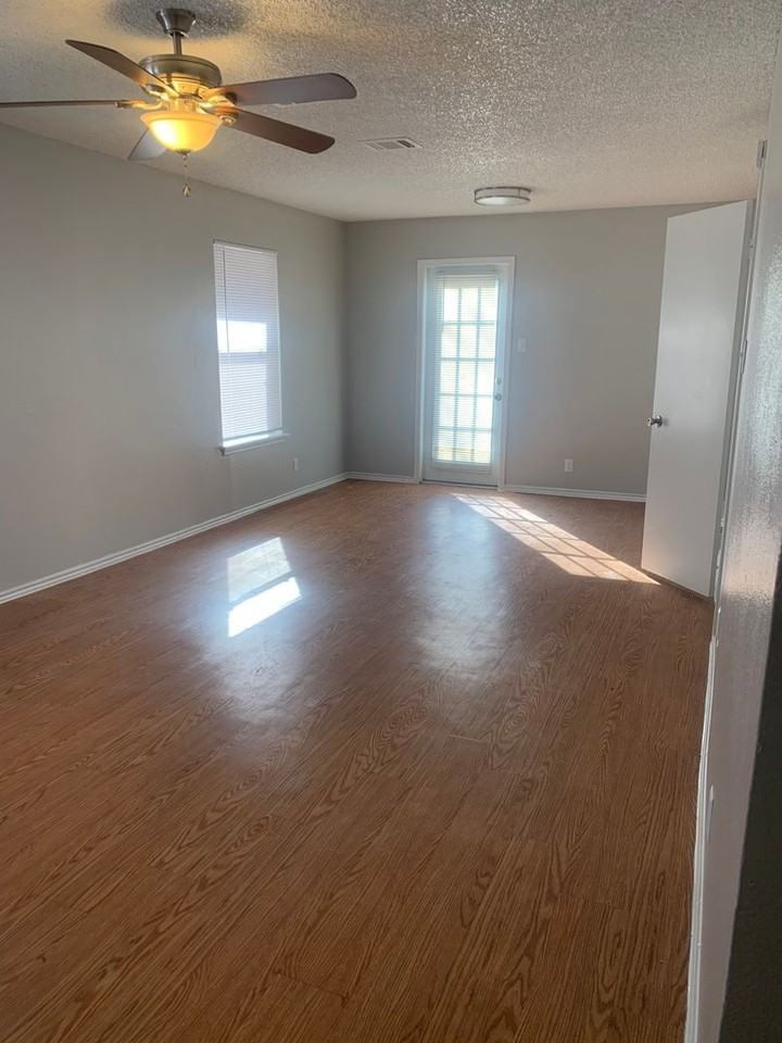 7814-7816 Las Olas Blvd - Photo 7 of 15