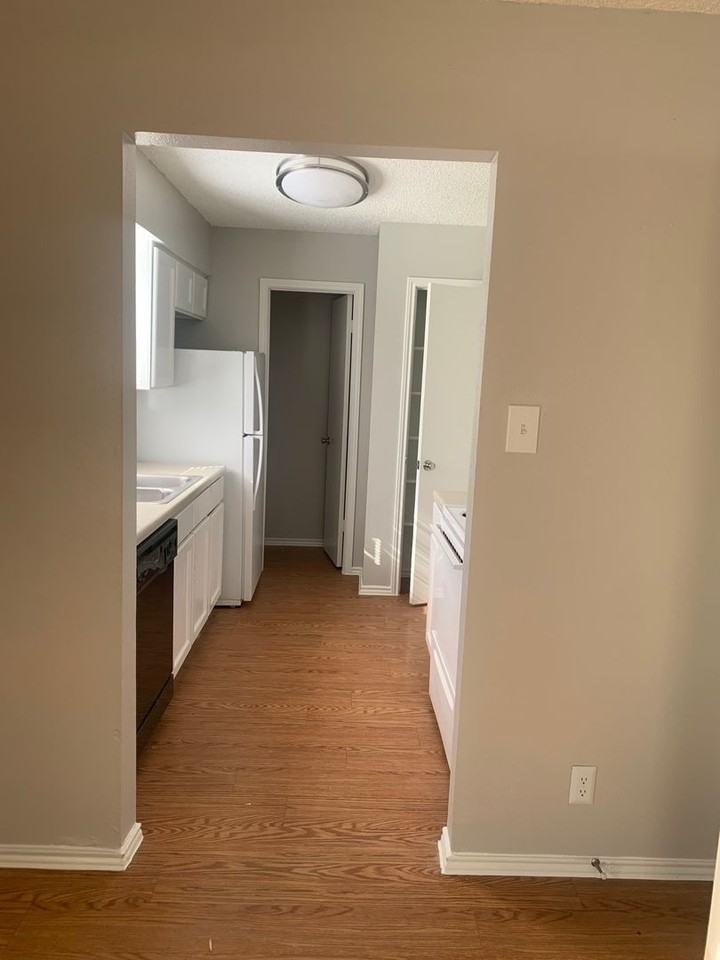 7814-7816 Las Olas Blvd - Photo 2 of 25