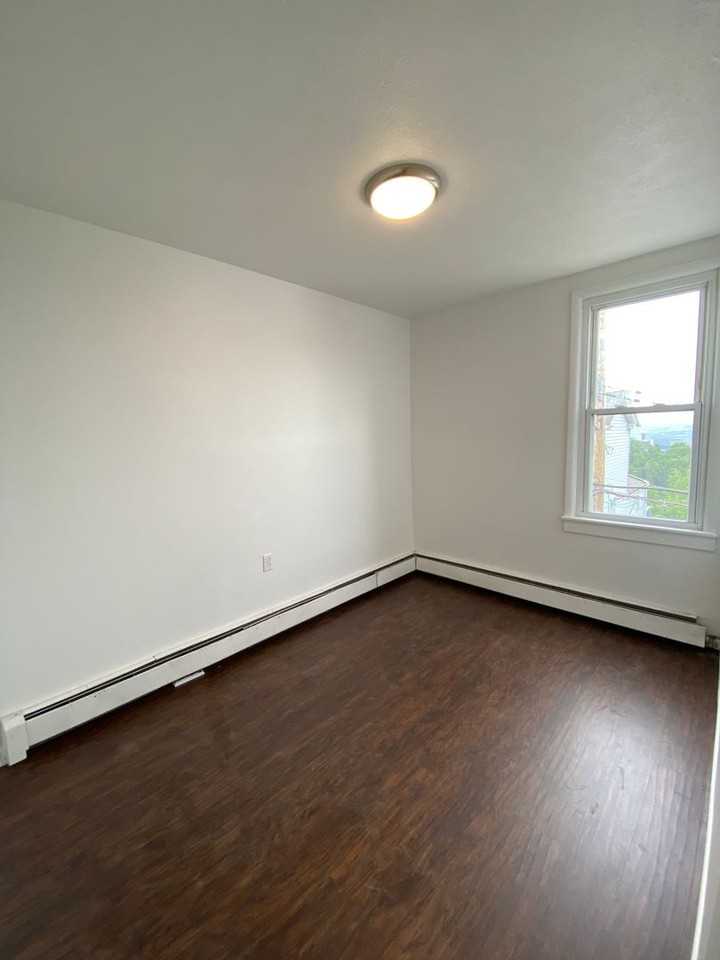 978 Manton Way - Photo 4 of 16