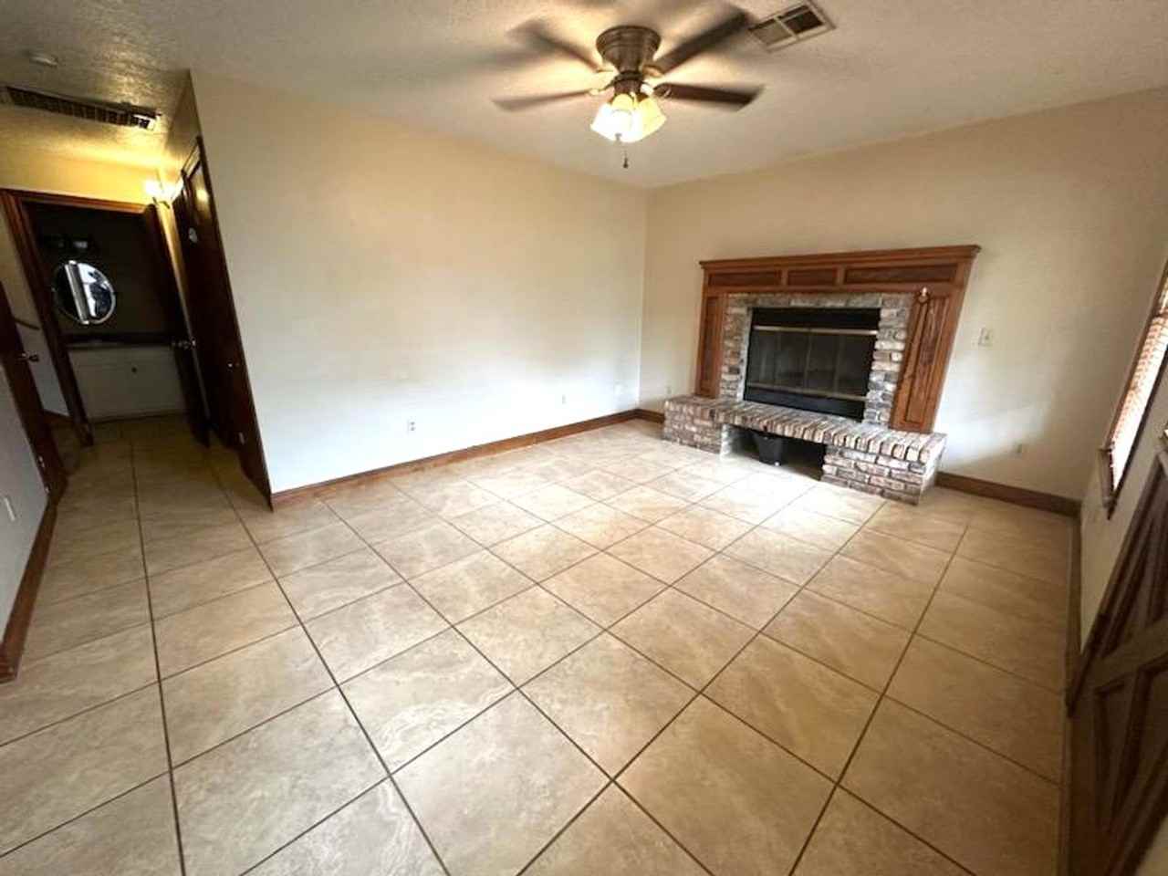 312 N 23rd St - Photo 2 of 13