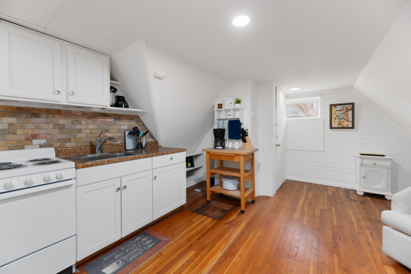 804 N Perry Ave - Photo 3 of 15