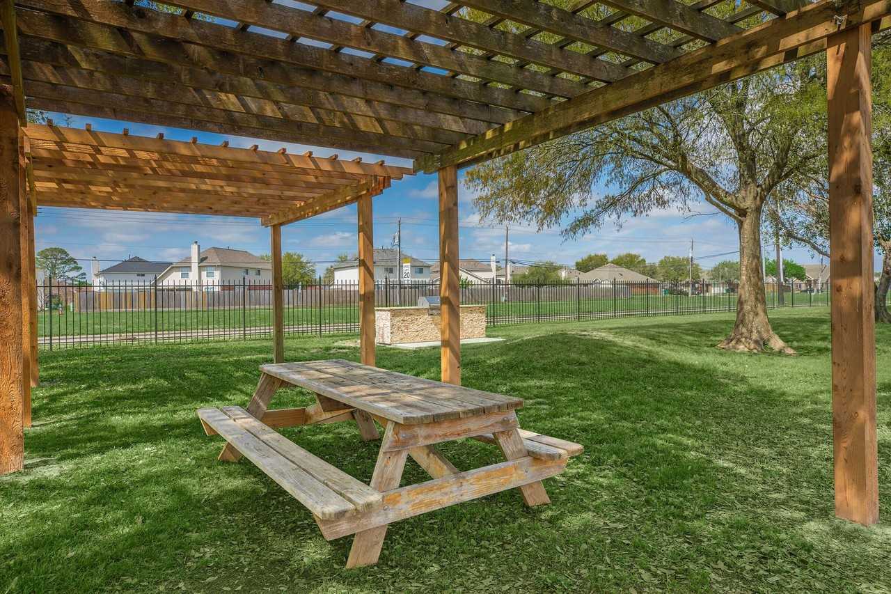 Park on Burke - Photo 4 of 50