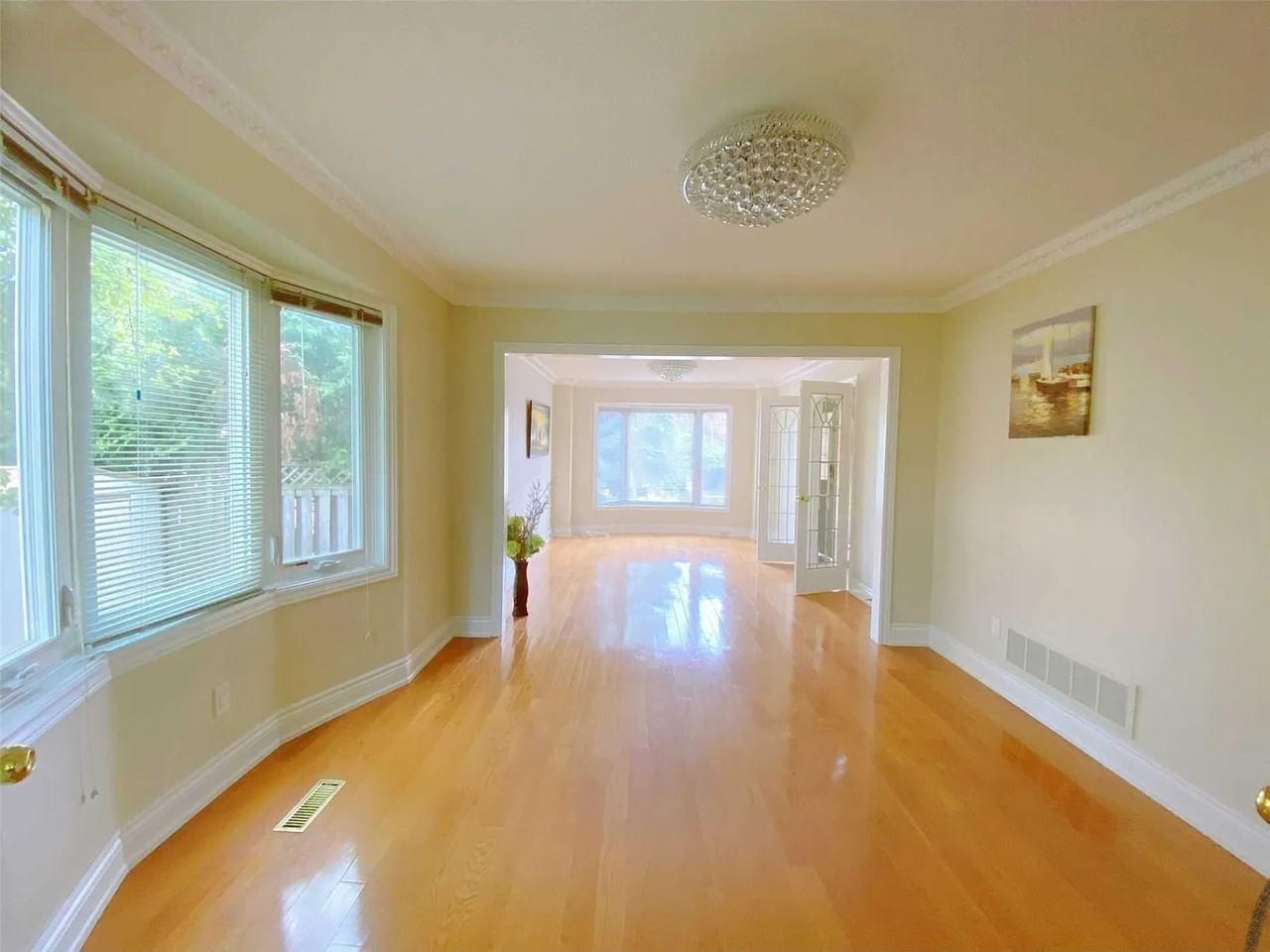 61 Nadine Crescent - Photo 3 of 7