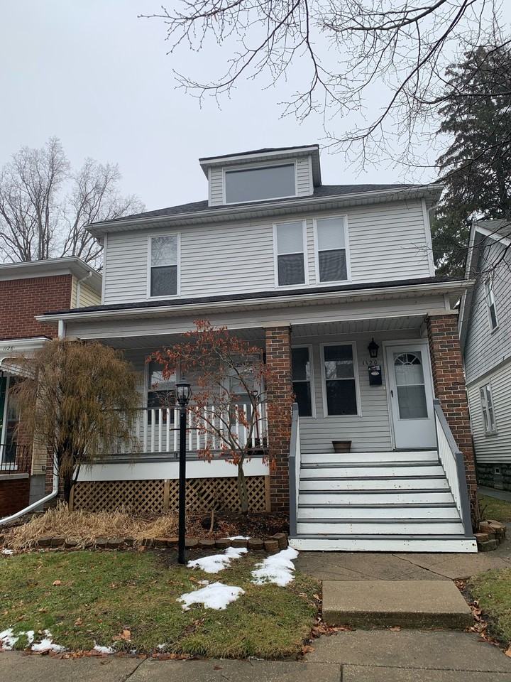 1120 Lakepointe St - Photo 2 of 19