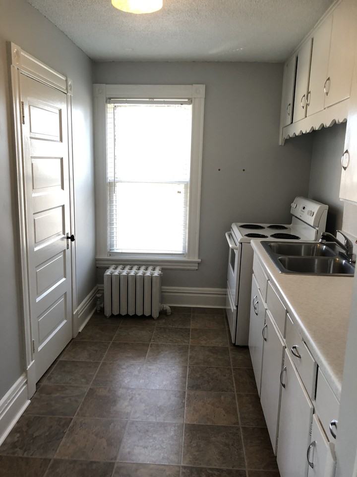 416 La Salle Ave #2 - Photo 4 of 6