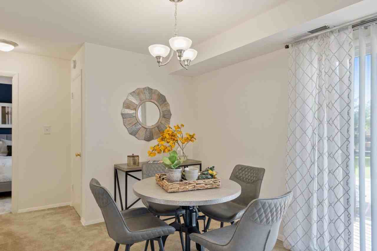 Towson Crossing Apartment Homes - Photo 6 of 22