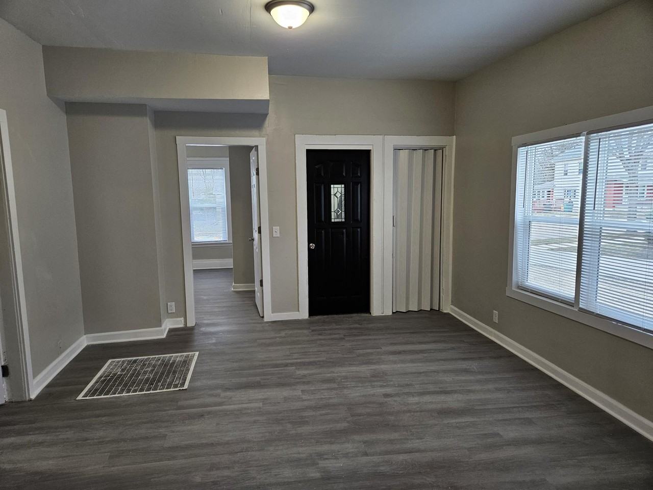 526 Newbury St Lowr - Photo 3 of 22