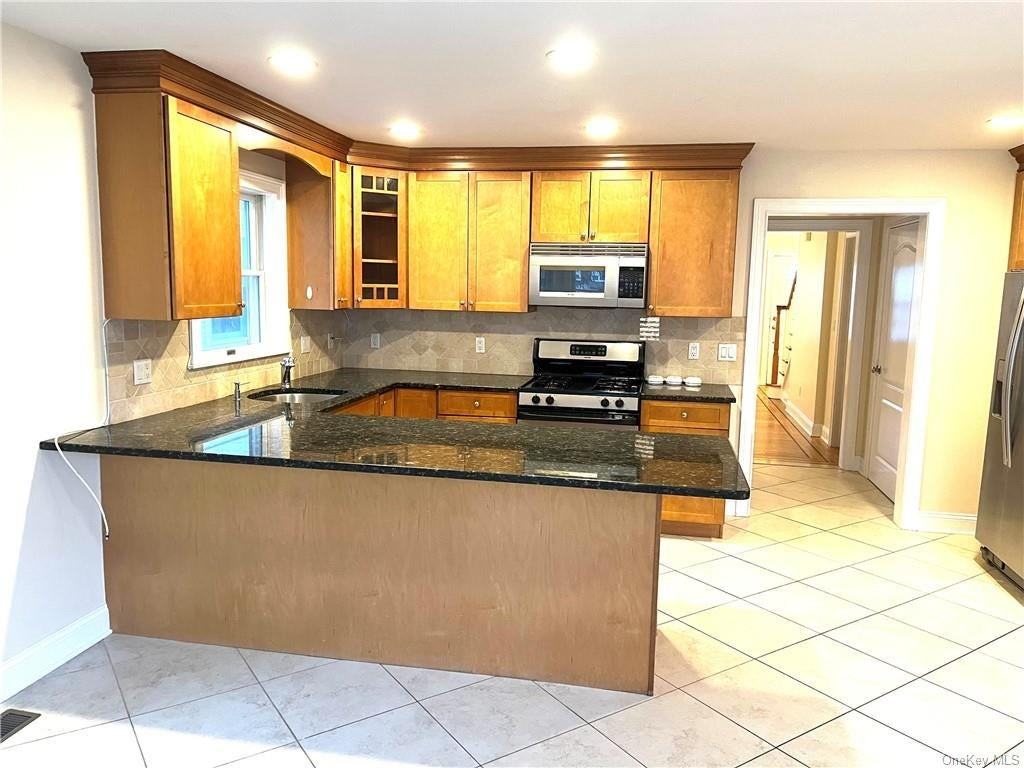 154 Lakeview Ave - Photo 3 of 13