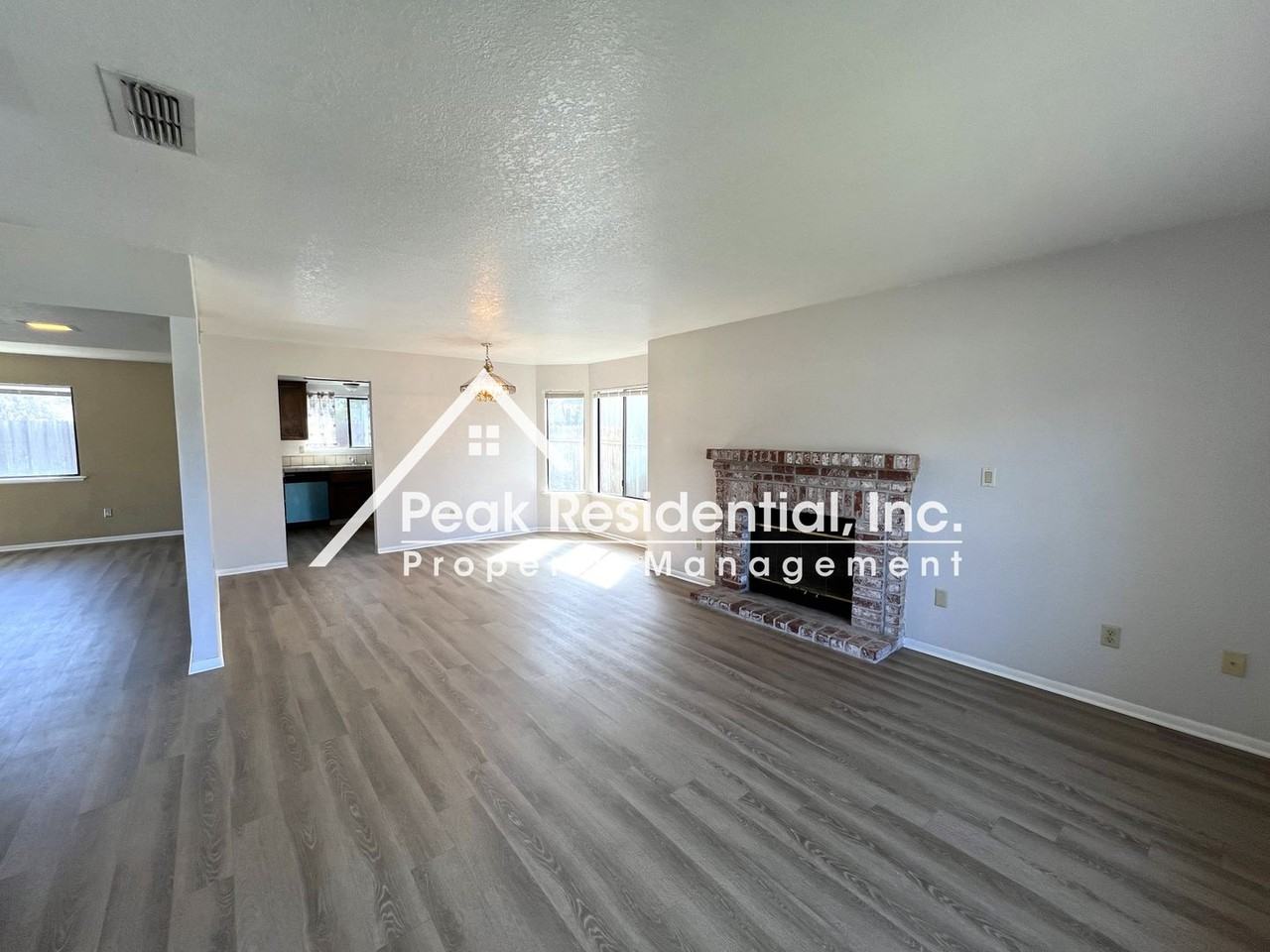 7669 Windbridge Dr - Photo 3 of 25