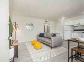 featured image of 1529 E Ashlan Ave