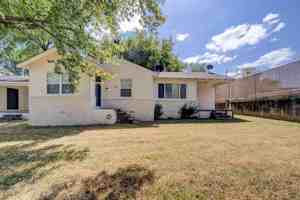 featured image of 6938 E 10th St