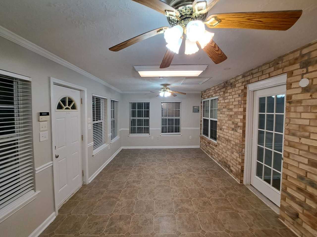 7607 Pleasantville Way - Photo 2 of 40