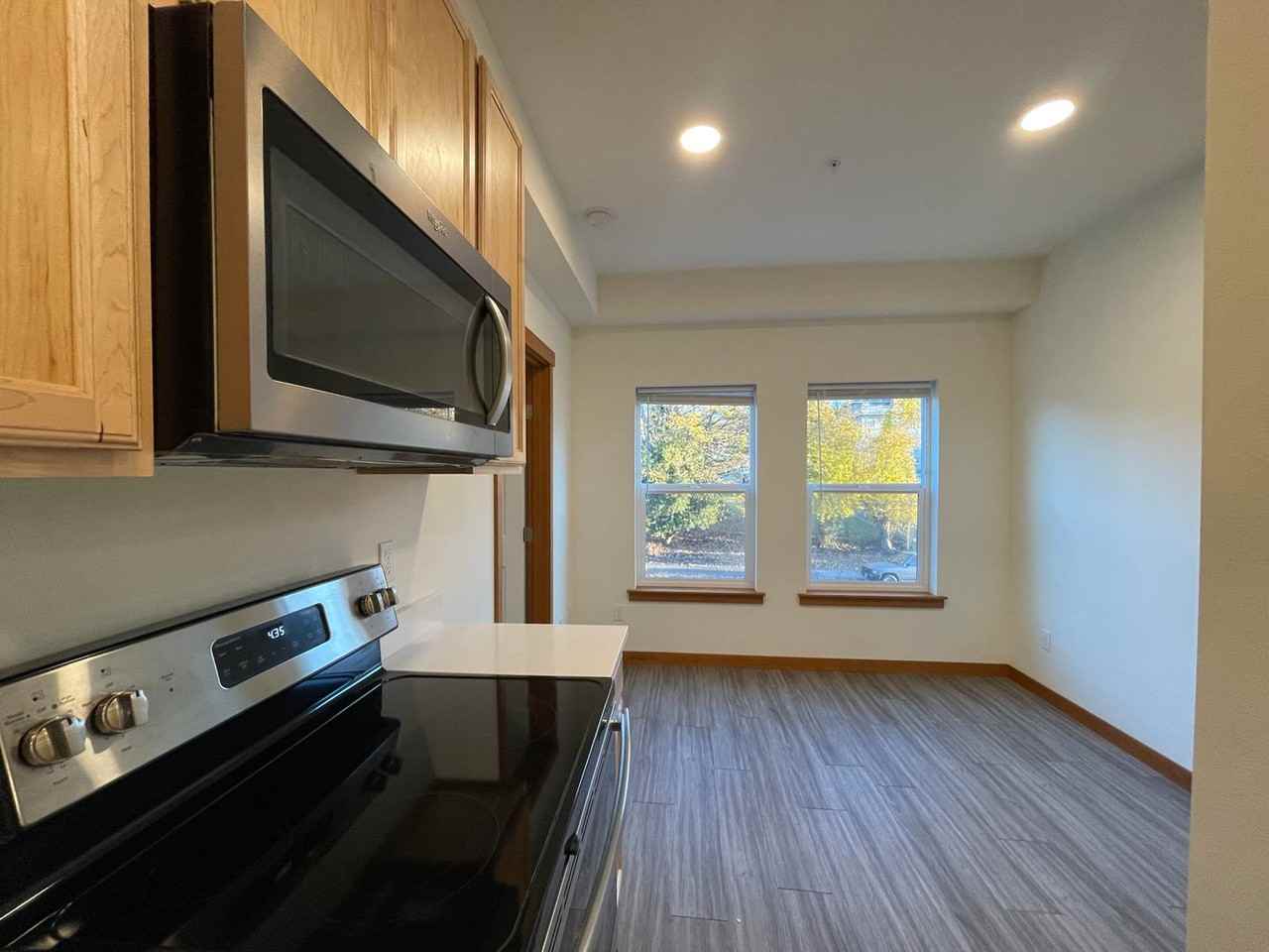 1111 N Forest St - Photo 5 of 19