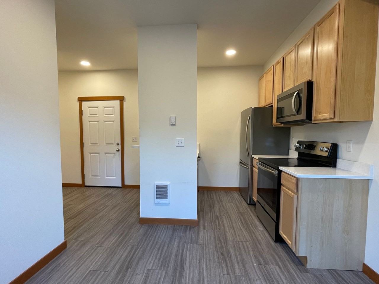 1111 N Forest St - Photo 3 of 19