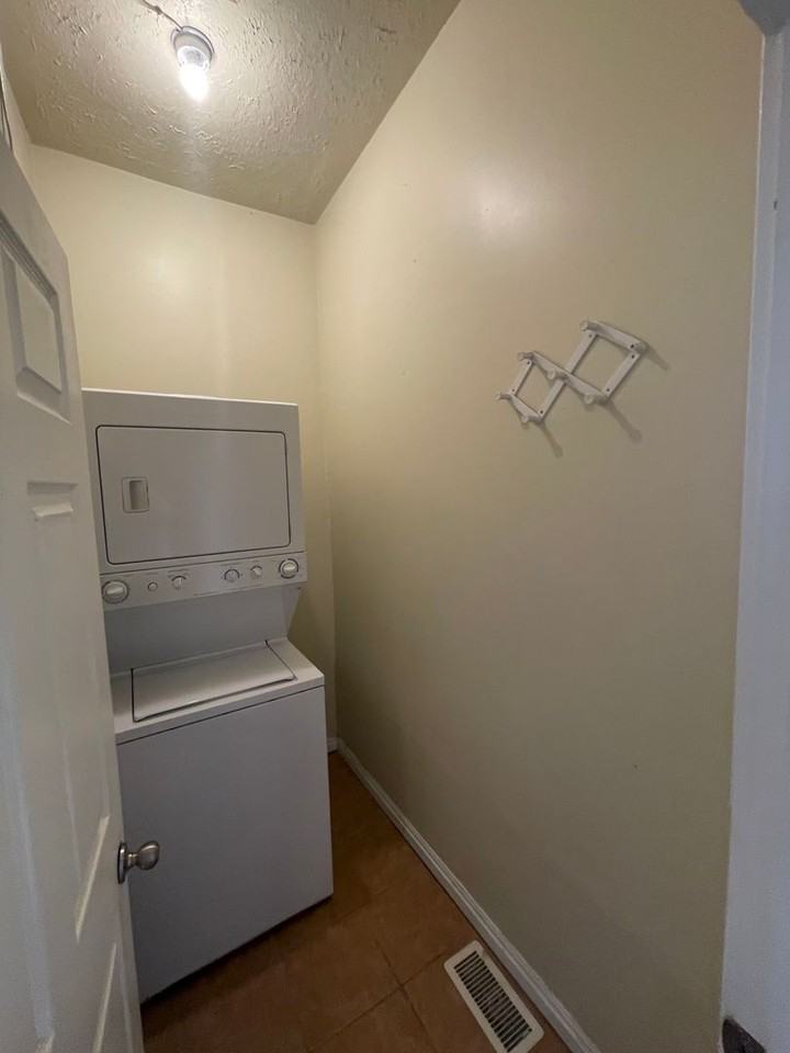 862 S Blair St - Photo 5 of 10